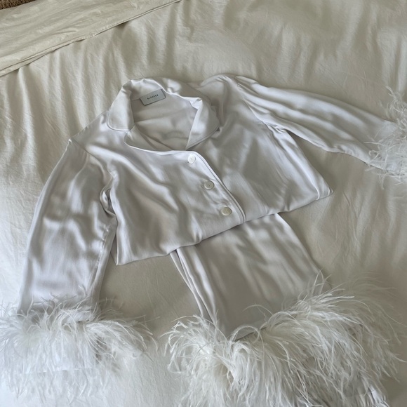 NWOT Sleeper Pajamas with Feathers - Picture 5 of 6